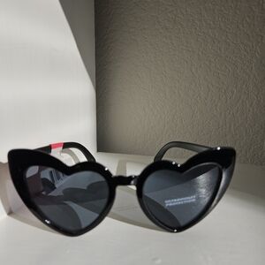 Stylish Black Heart Sunglasses